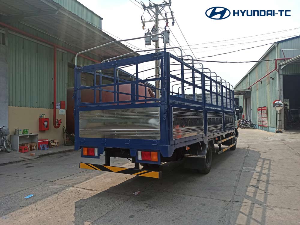 thung_mui_bat_xe_tai_hyundai_110xl